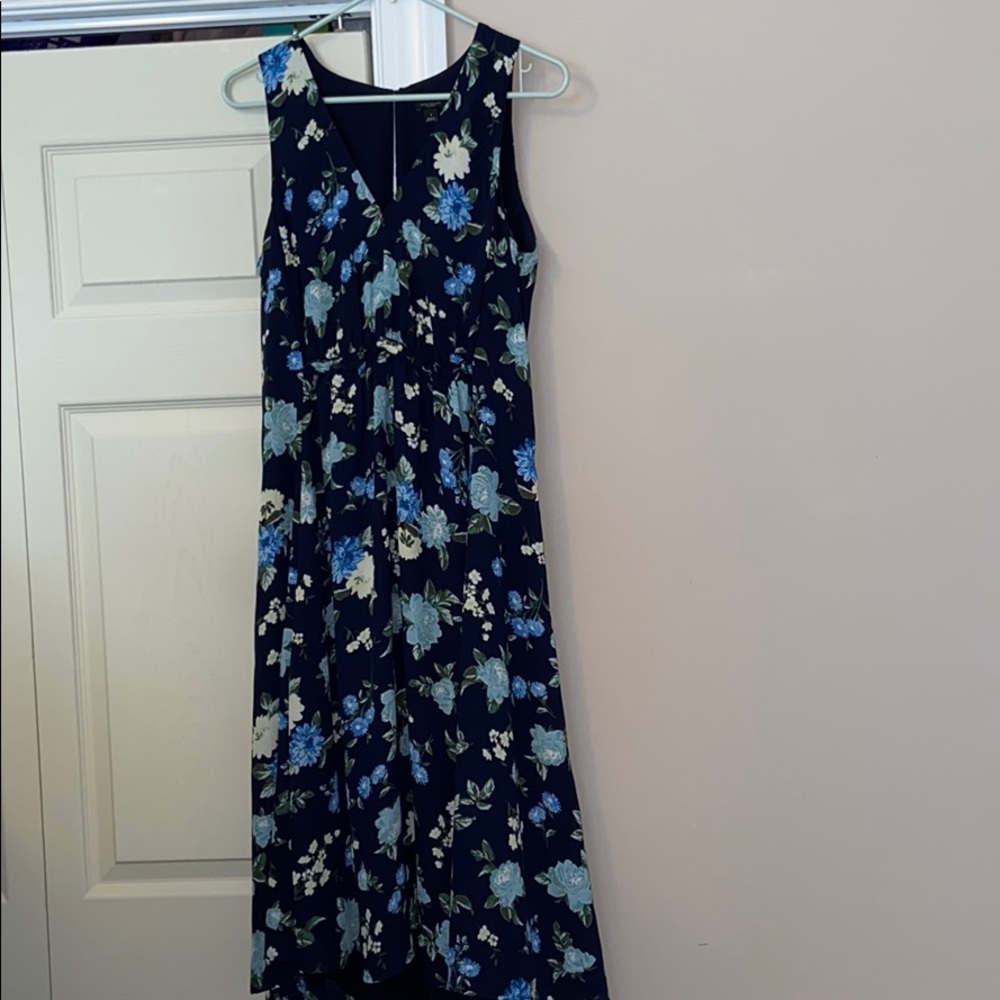 NWOT Cute V-neck blue floral dress size 8